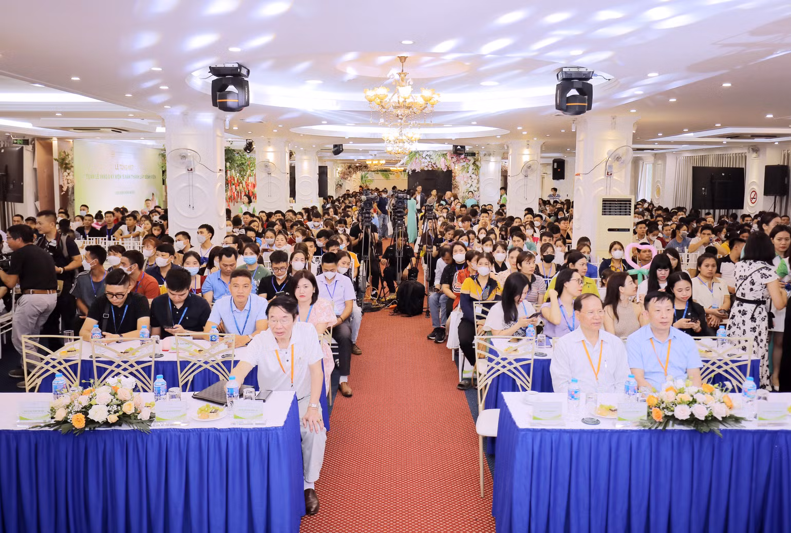 Chương trình thu hút rất đông các gia đình quan tâm tìm hiểu thông tin về hiếm muộn. Chương trình thu hút rất đông các gia đình quan tâm tìm hiểu thông tin về hiếm muộn.