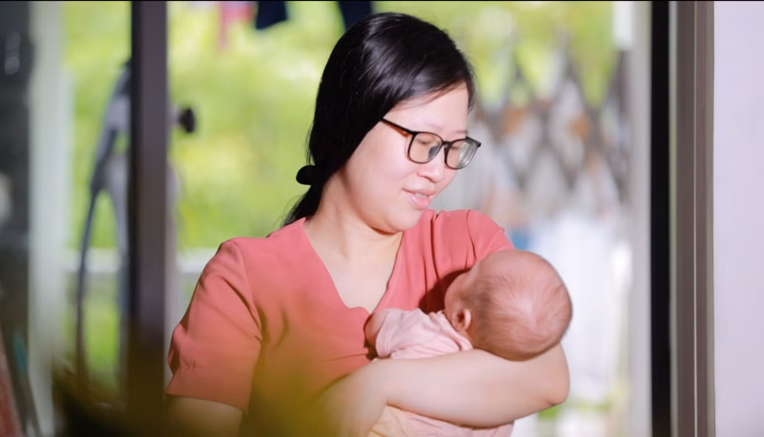Chị Ánh Tuyết đã đón 2 em bé kháu khỉnh. Chị Ánh Tuyết đã đón 2 em bé kháu khỉnh.