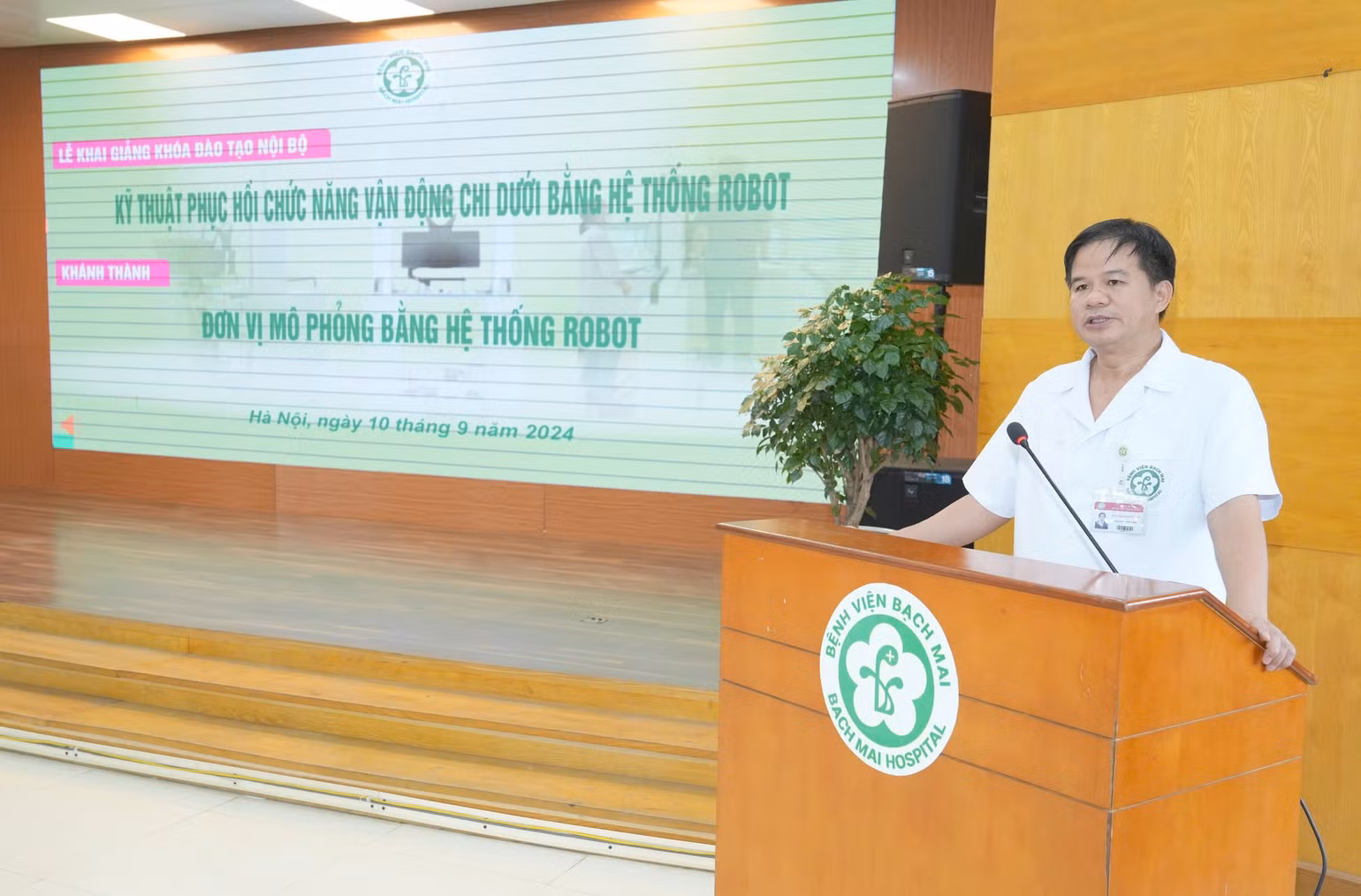 Phó Giáo sư, Tiến sĩ Đào Xuân Cơ, Giám đốc Bệnh viện Bạch Mai phát biểu.