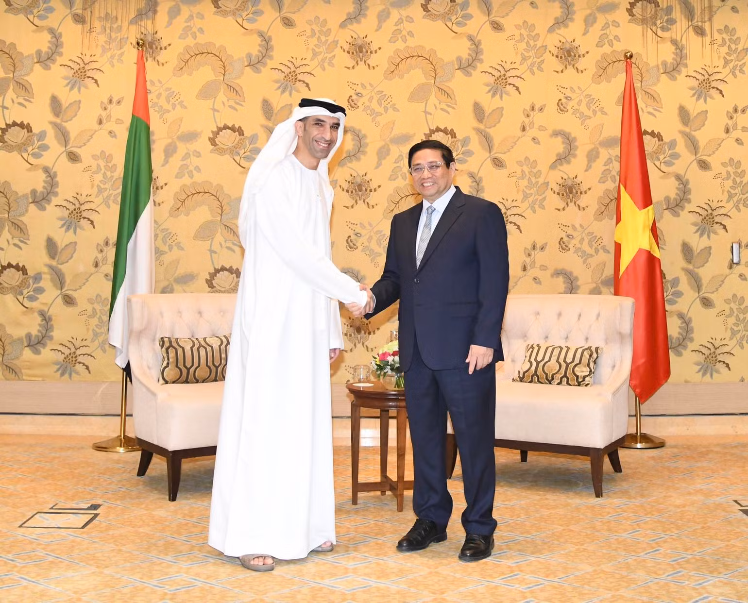Thủ tướng Phạm Minh Chính và Quốc vụ khanh UAE. Thủ tướng Phạm Minh Chính và Quốc vụ khanh UAE.