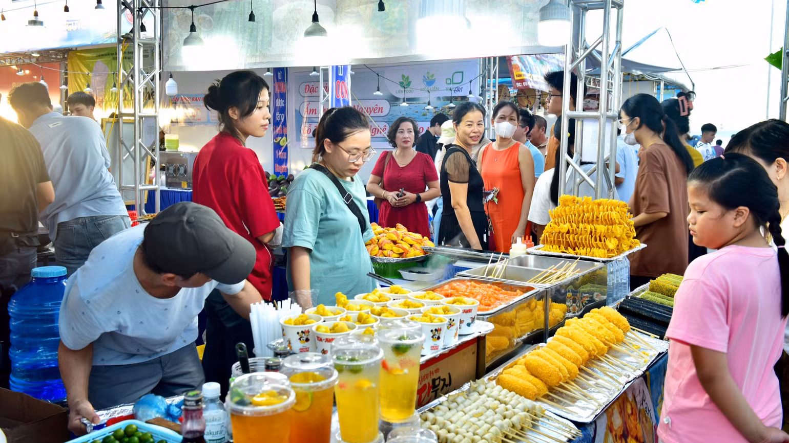 Các món ẩm thực tại lễ hội.