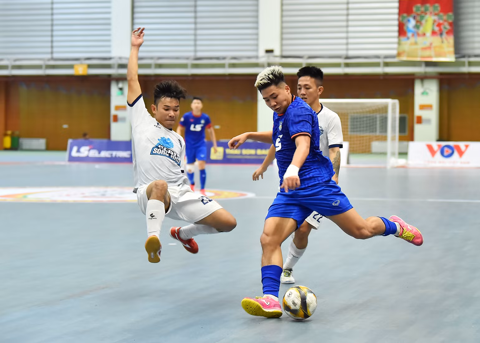Ngay sau bàn gỡ, các cầu thủ GFDI Sông Hàn không ngại thi đấu rắn nhằm bảo toàn tỷ số đến hết trận. Tuy nhiên, trước một đối thủ mạnh hơn, đội khách dễ dàng để An Lâm Tới và Nguyễn Thành Tín ghi thêm 2 bàn cho Thái Sơn Bắc trong hiệp thi đấu thứ 2. Ngay sau bàn gỡ, các cầu thủ GFDI Sông Hàn không ngại thi đấu rắn nhằm bảo toàn tỷ số đến hết trận. Tuy nhiên, trước một đối thủ mạnh hơn, đội khách dễ dàng để An Lâm Tới và Nguyễn Thành Tín ghi thêm 2 bàn cho Thái Sơn Bắc trong hiệp thi đấu thứ 2.