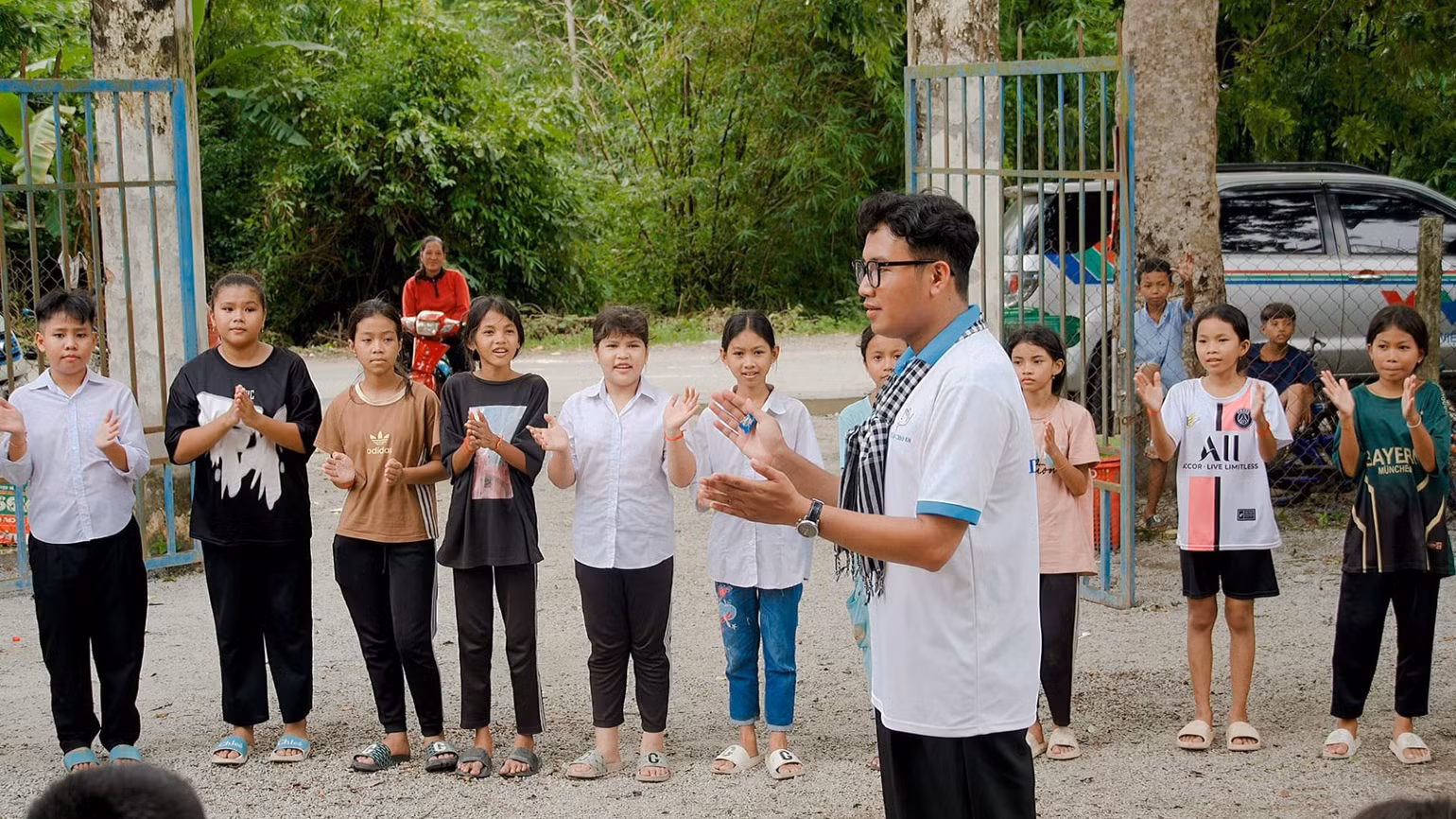 Ngọc Hải tâm huyết với công tác thiện nguyện, giúp đỡ những em nhỏ có hoàn cảnh khó khăn. (Ảnh: NVCC)