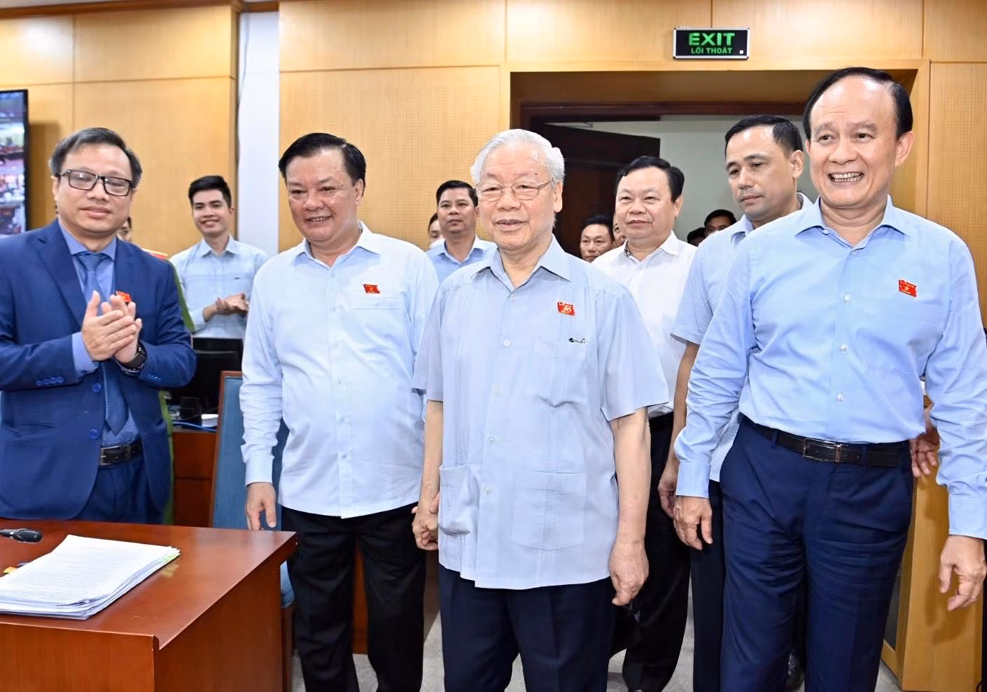 Tổng Bí thư Nguyễn Phú Trọng và các đại biểu dự hội nghị tiếp xúc cử tri. Tổng Bí thư Nguyễn Phú Trọng và các đại biểu dự hội nghị tiếp xúc cử tri.