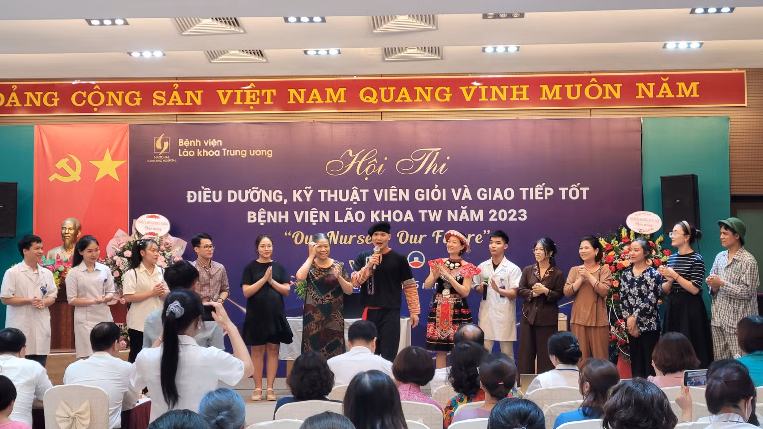 Nhiều hình thức tuyên truyền phong phú. Nhiều hình thức tuyên truyền phong phú.