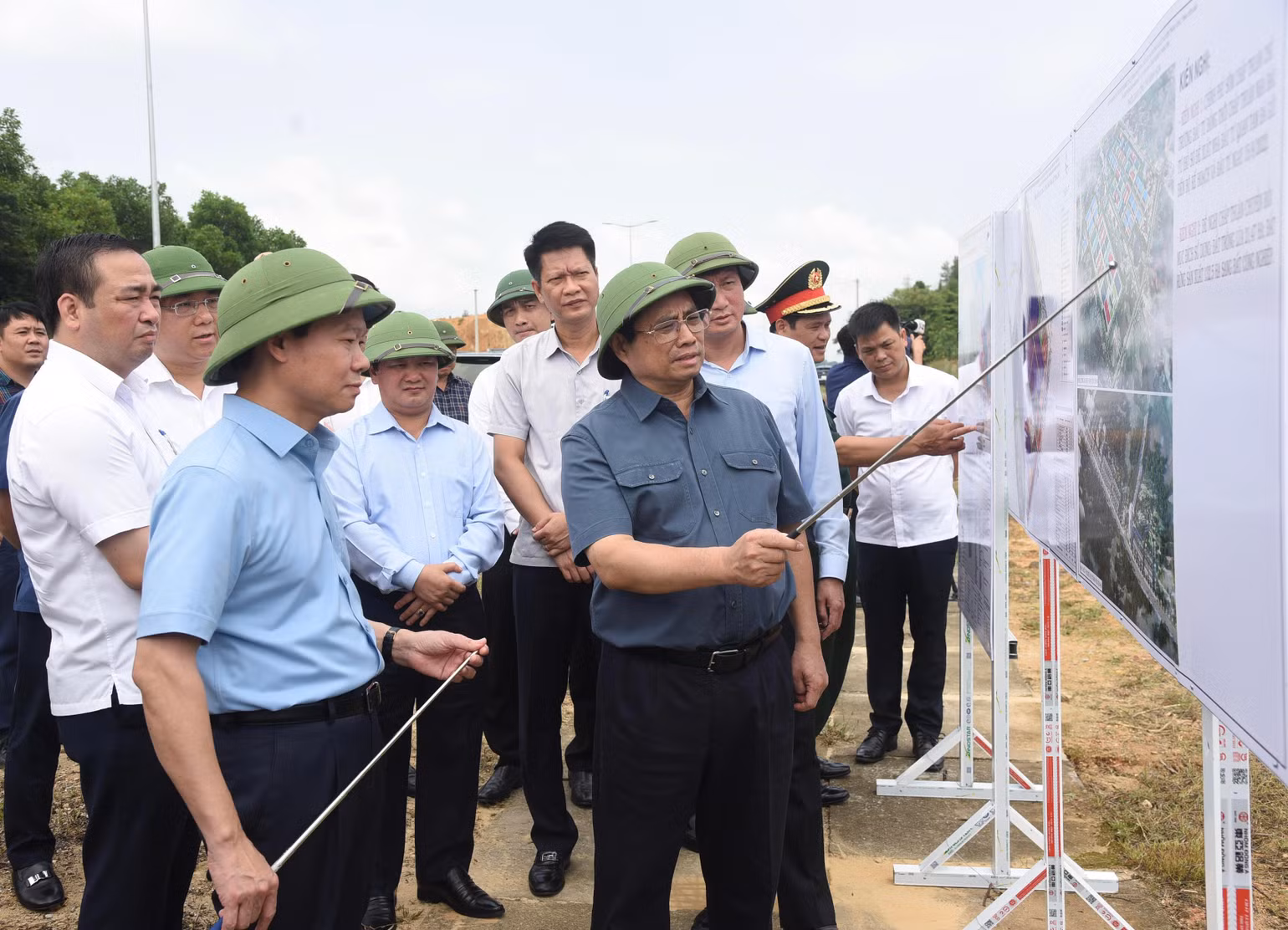 Thủ tướng Phạm Minh Chính khảo sát dự án xây dựng khu đô thị, dịch vụ Trấn Yên (Yên Bái).
