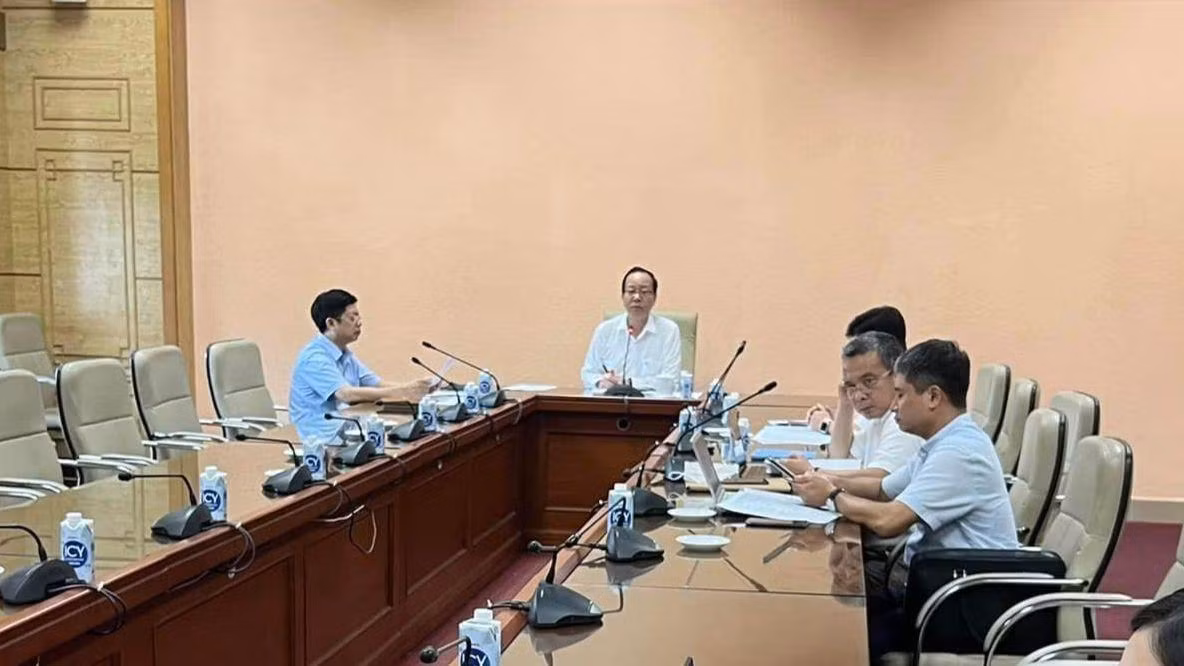 PGS, TS Trần Minh Điển - Giám đốc Bệnh viện Nhi Trung ương - làm Chủ tịch Hội đồng môn họp trực tuyến với các cơ sở nhi khoa. PGS, TS Trần Minh Điển - Giám đốc Bệnh viện Nhi Trung ương - làm Chủ tịch Hội đồng môn họp trực tuyến với các cơ sở nhi khoa.