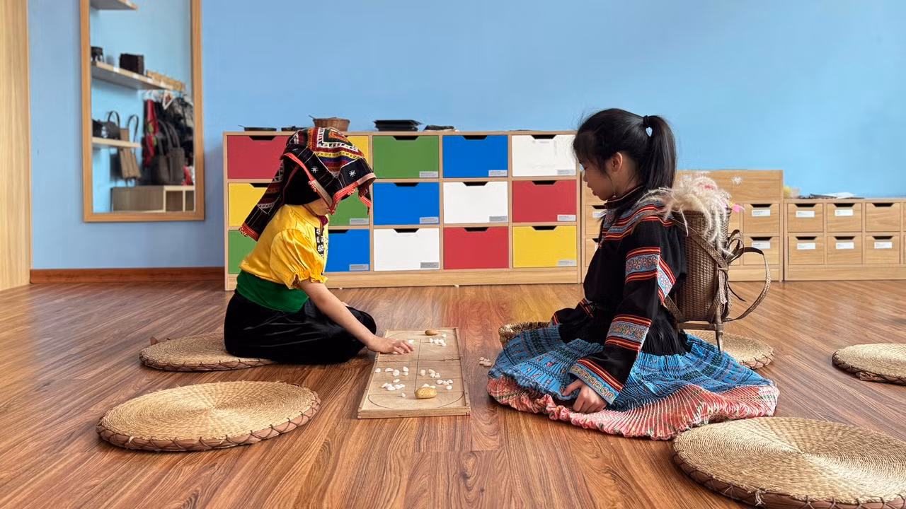 Các em nhỏ có cơ hội tham gia các trò chơi dân gian diễn ra tại sự kiện. Các em nhỏ có cơ hội tham gia các trò chơi dân gian diễn ra tại sự kiện.