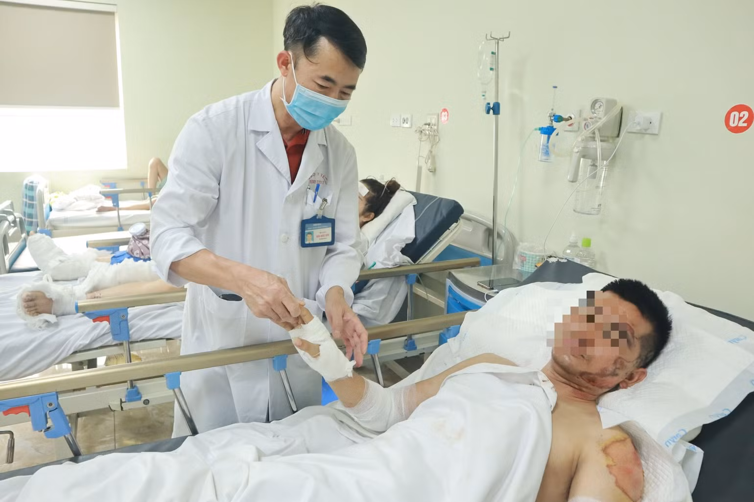 8 bệnh nhân đang được chăm sóc tích cực tại Bệnh viện E.