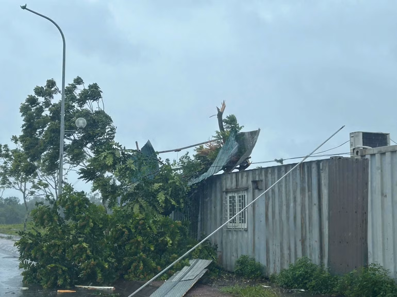 [Live] Bão số 3 di chuyển về phía Tây Bắc Bộ và suy yếu thành áp thấp nhiệt đới ảnh 93