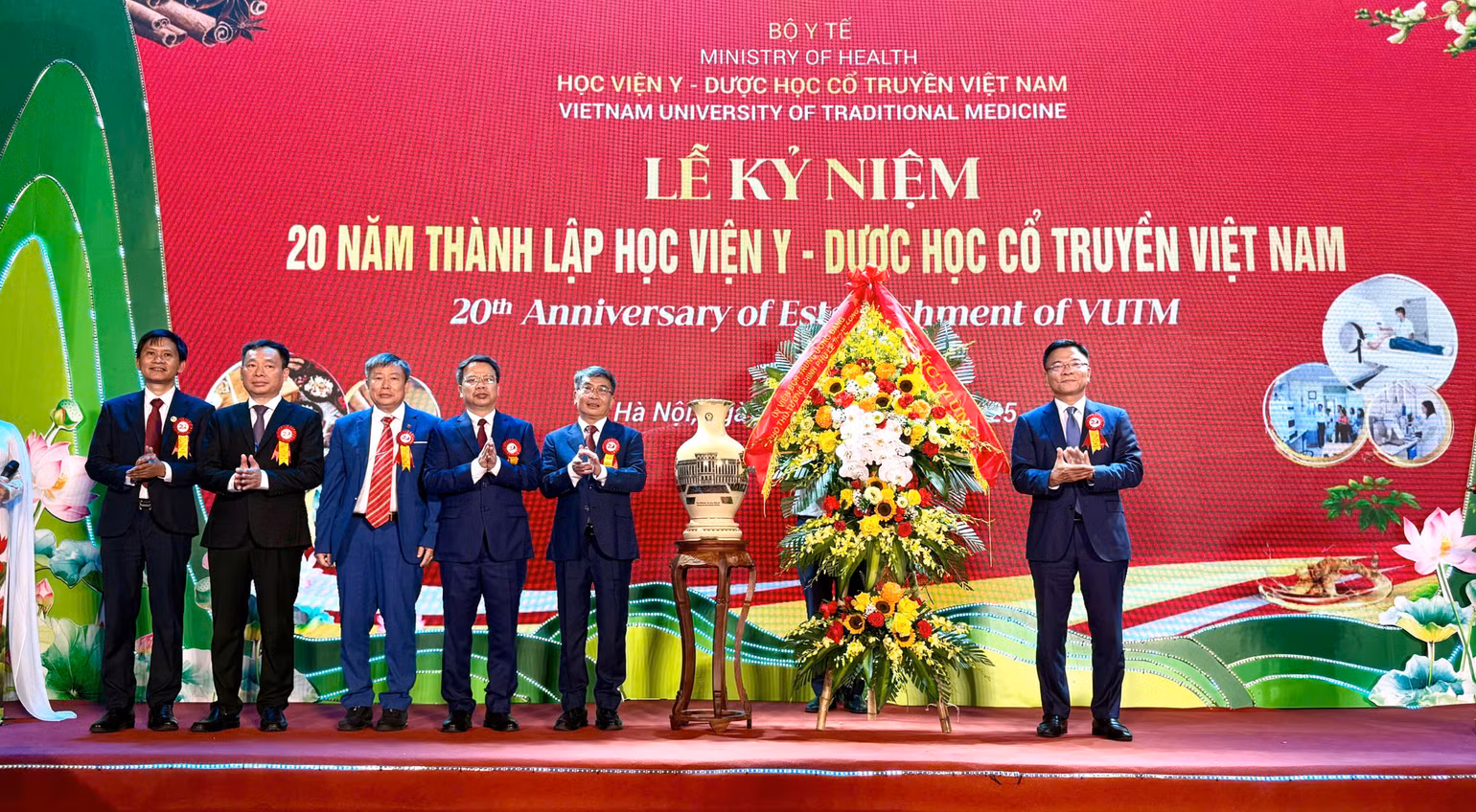 Phó Thủ tướng Chính phủ Lê Thành Long chúc mừng 20 năm thành lập học viện (2005-2025) và 55 năm truyền thống của Học viện Y-Dược học cổ truyền Việt Nam (1971-2025). Phó Thủ tướng Chính phủ Lê Thành Long chúc mừng 20 năm thành lập học viện (2005-2025) và 55 năm truyền thống của Học viện Y-Dược học cổ truyền Việt Nam (1971-2025).
