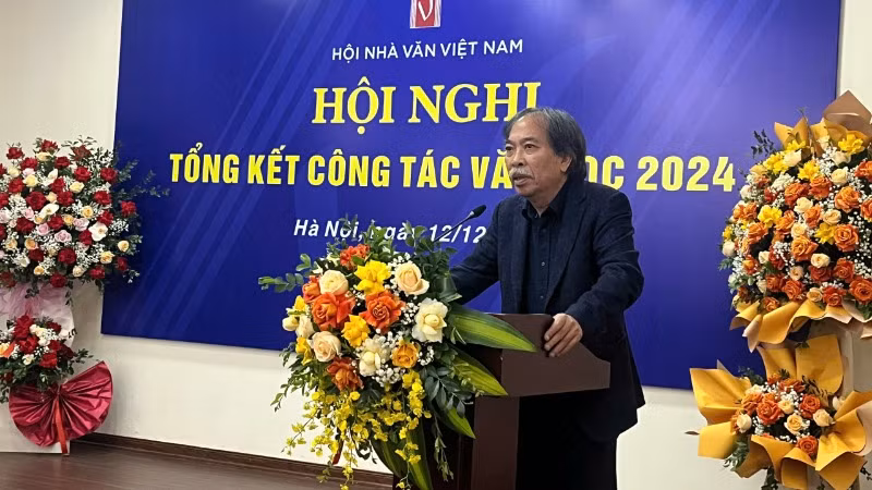 Chủ tịch Hội Nhà văn Việt Nam báo cáo tổng kết hoạt động văn học năm 2024. Chủ tịch Hội Nhà văn Việt Nam báo cáo tổng kết hoạt động văn học năm 2024.