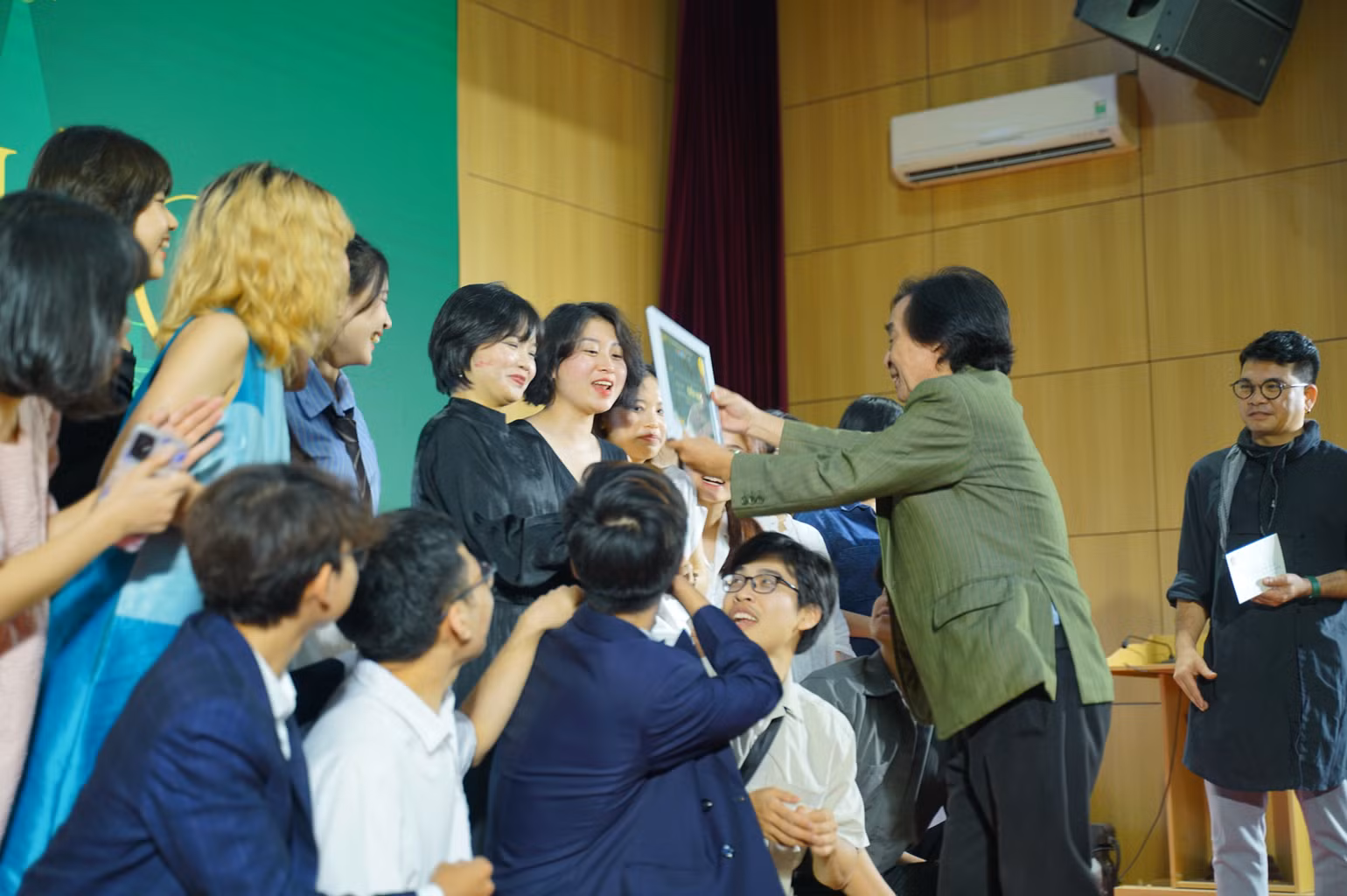 Thế hệ sinh viên trẻ đã mang đến cho văn học và nghệ thuật những màu sắc đặc biệt.