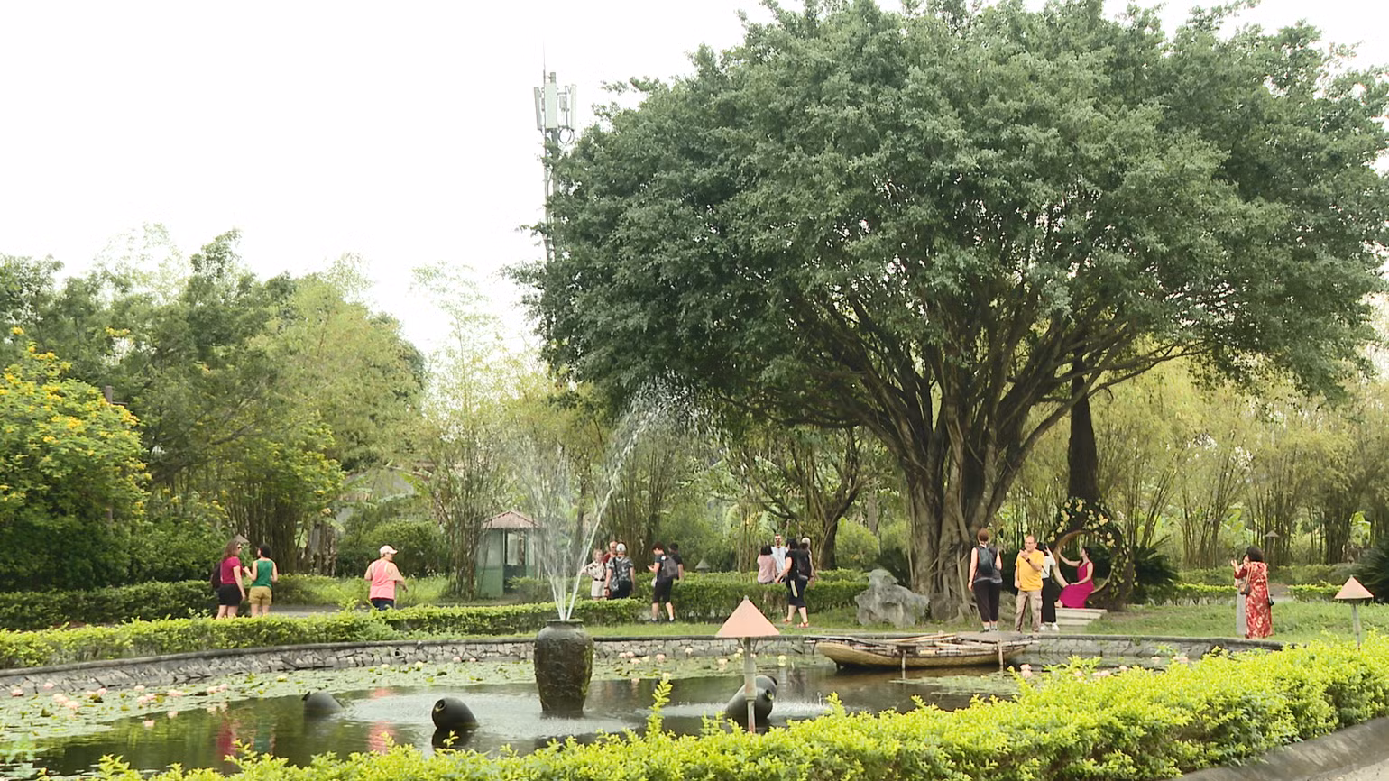 Những điểm du lịch nhiều cây xanh, hòa mình vào thiên nhiên được du khách yêu thích. Những điểm du lịch nhiều cây xanh, hòa mình vào thiên nhiên được du khách yêu thích.