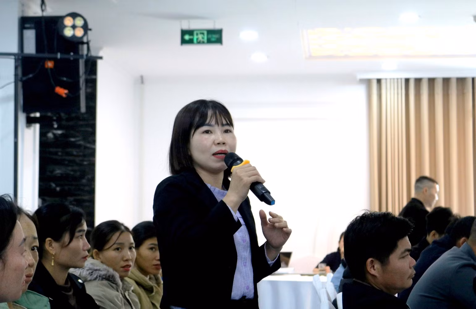 Đại biểu tham gia ý kiến về phòng, chống thiên tai và giảm thiểu rủi ro đến sản xuất nông nghiệp ở miền núi phía bắc. (Ảnh: MÙA XUÂN) Đại biểu tham gia ý kiến về phòng, chống thiên tai và giảm thiểu rủi ro đến sản xuất nông nghiệp ở miền núi phía bắc. (Ảnh: MÙA XUÂN)