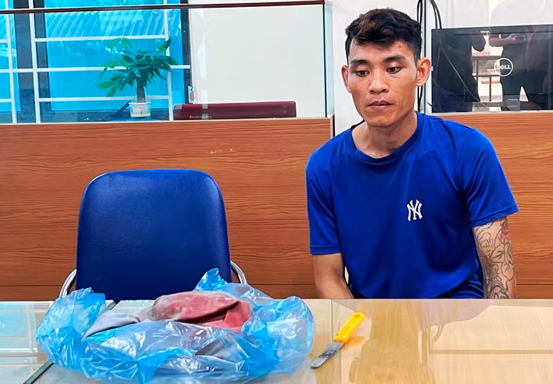 Đối tượng Phạm Văn Mạnh bị bắt sau 7 giờ gây án. (Ảnh: THANH TUẤN)