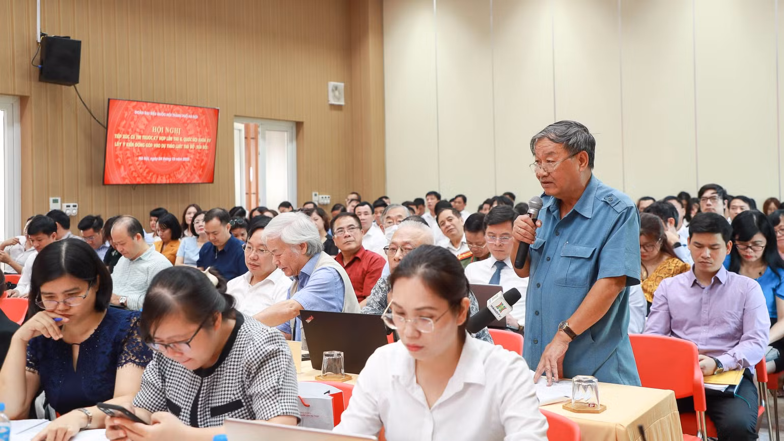 Giáo sư, Tiến sĩ Phạm Hồng Thái đóng góp ý kiến cho dự thảo Luật Thủ đô.
