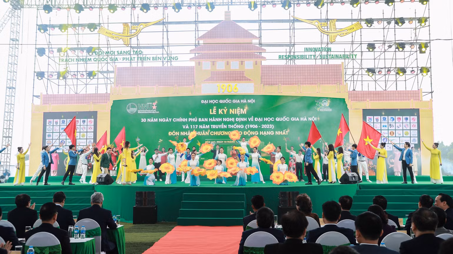 Quang cảnh buổi lễ Quang cảnh buổi lễ