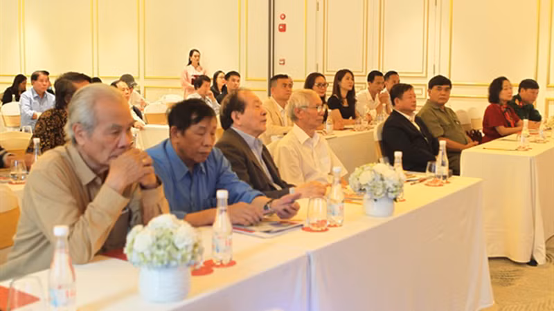 Các đại biểu văn nghệ sĩ dự lễ phát động. Các đại biểu văn nghệ sĩ dự lễ phát động.
