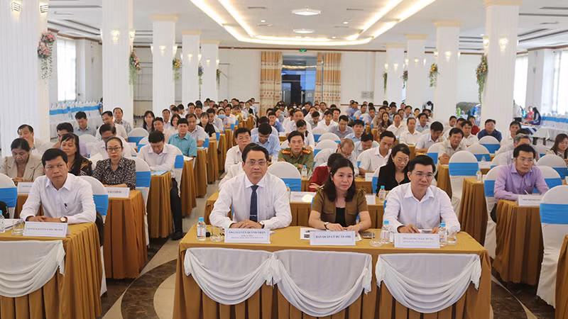 Các đại biểu tham dự hội thảo.