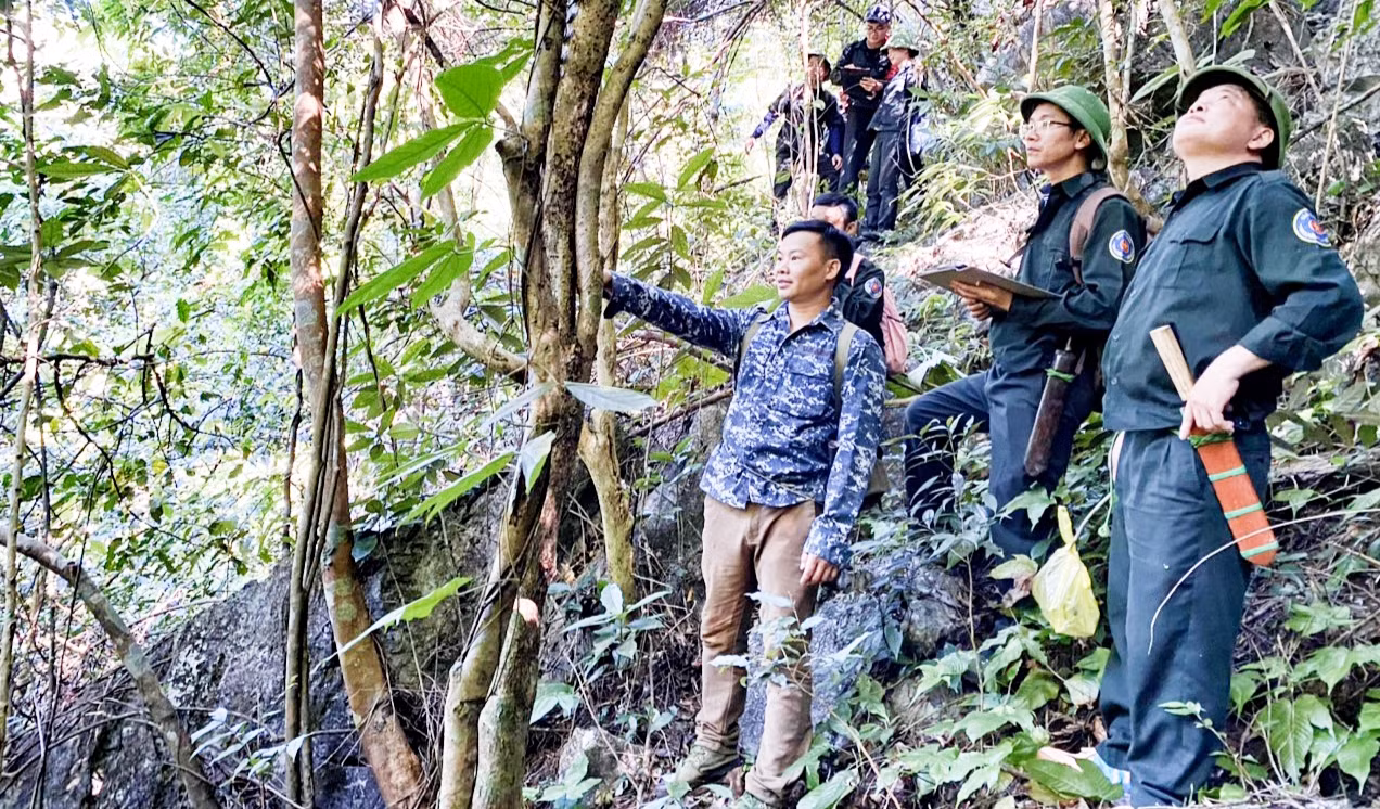 Kiểm lâm Ban Quản lý rừng đặc dụng và phòng hộ tỉnh Thái Nguyên tăng cường kiểm tra phòng cháy rừng.