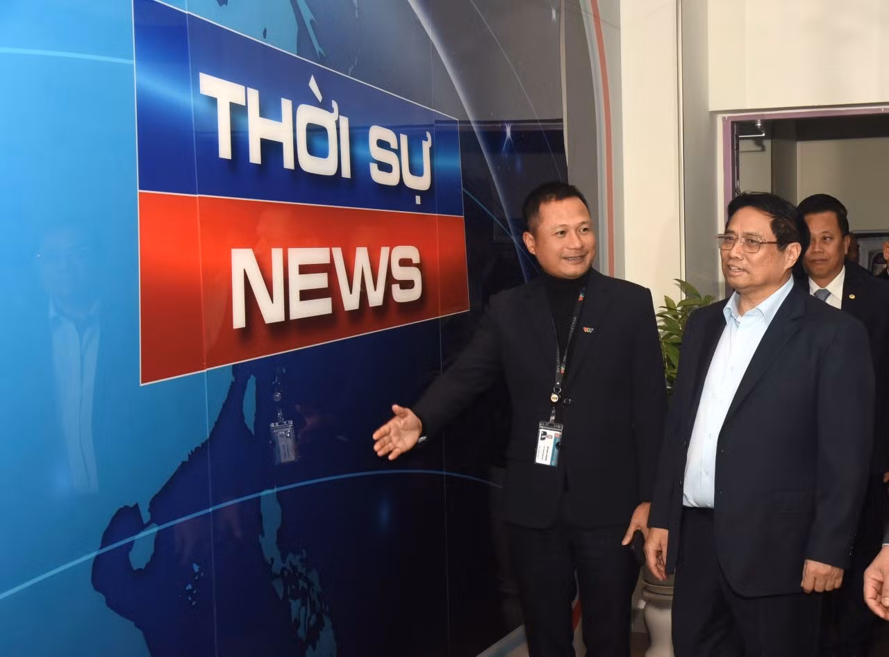 Thủ tướng thăm Ban Thời sự VTV. (Ảnh: TRẦN HẢI) Thủ tướng thăm Ban Thời sự VTV. (Ảnh: TRẦN HẢI)