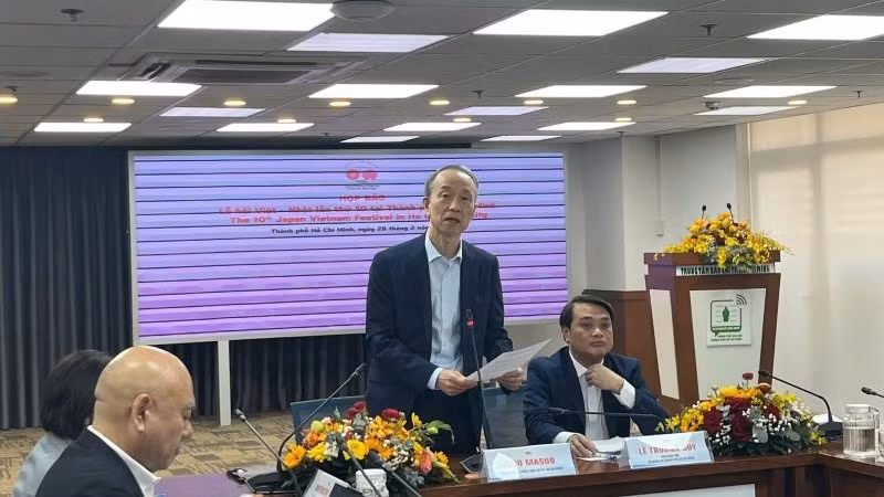 Ông Ono Masuo, Tổng Lãnh sự Nhật Bản tại Thành phố Hồ Chí Minh cho biết thông tin về sự kiện. Ông Ono Masuo, Tổng Lãnh sự Nhật Bản tại Thành phố Hồ Chí Minh cho biết thông tin về sự kiện.