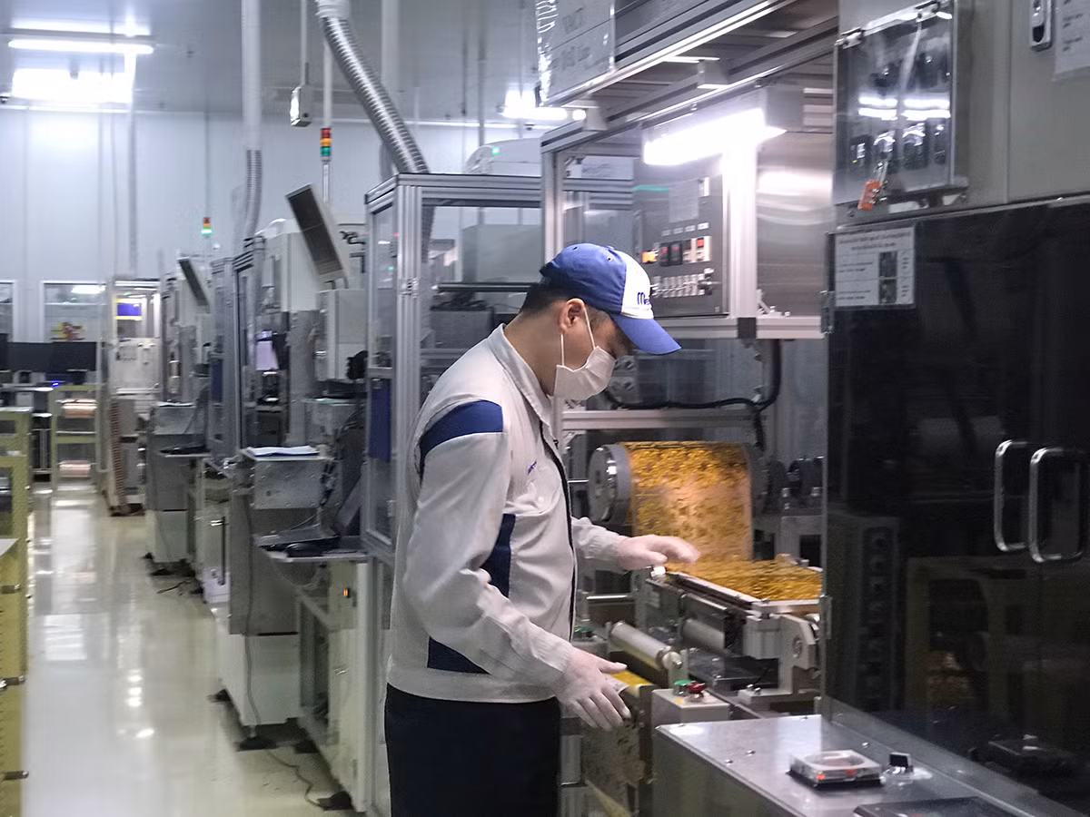 Hoạt động sản xuất tại Công ty TNHH MekTec Manufacturing khu công nghiệp Thăng Long II, tỉnh Hưng Yên.