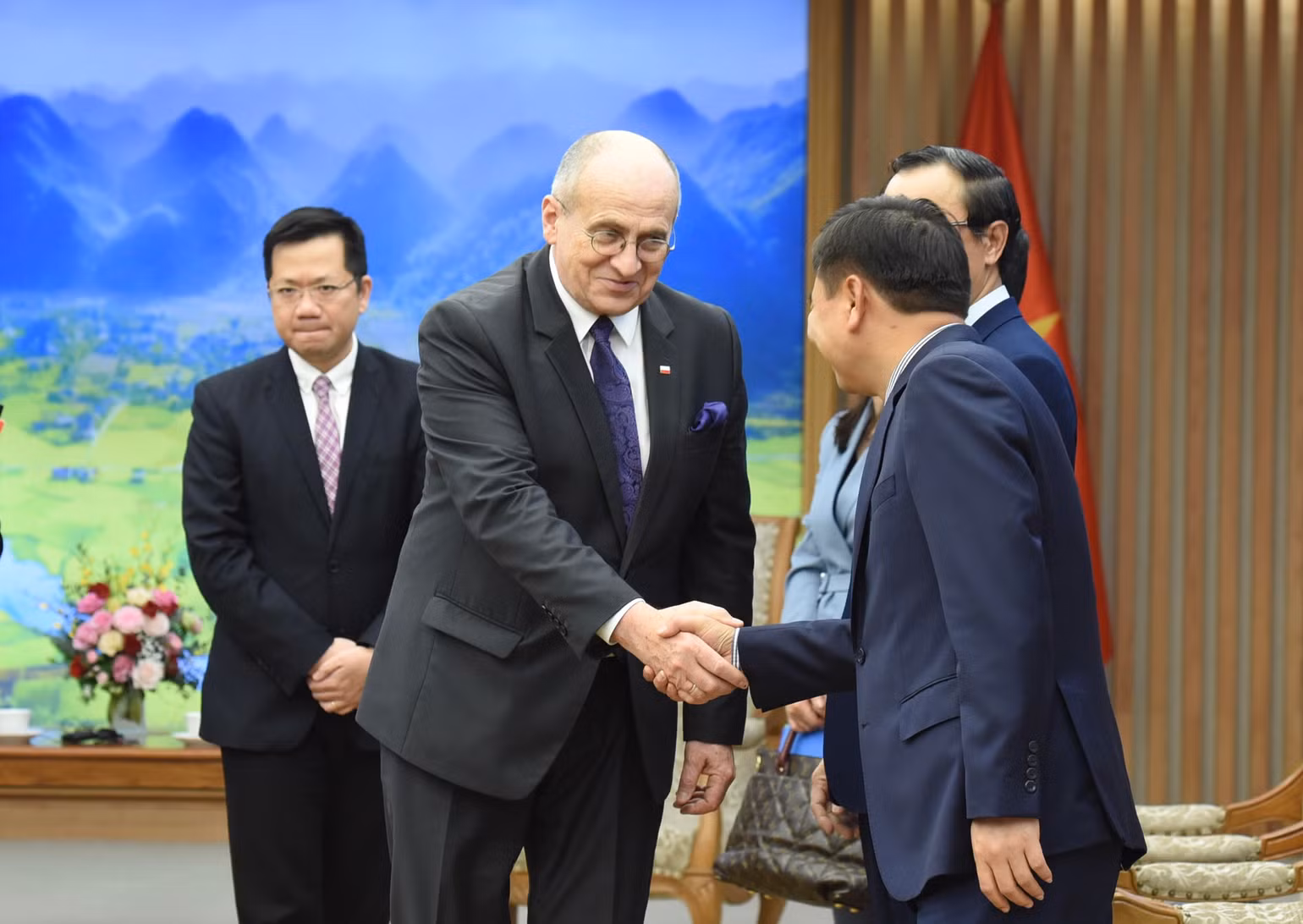 Bộ trưởng Ngoại giao Cộng hòa Ba Lan Zbigniew Rau với đại diện lãnh đạo bộ, ban ngành của Chính phủ Việt Nam.