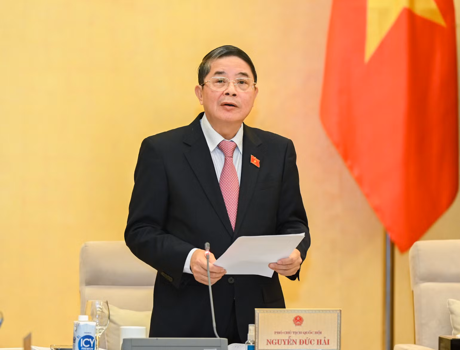 Phó Chủ tịch Quốc hội Nguyễn Đức Hải phát biểu kết luận nội dung thảo luận tại phiên họp.
