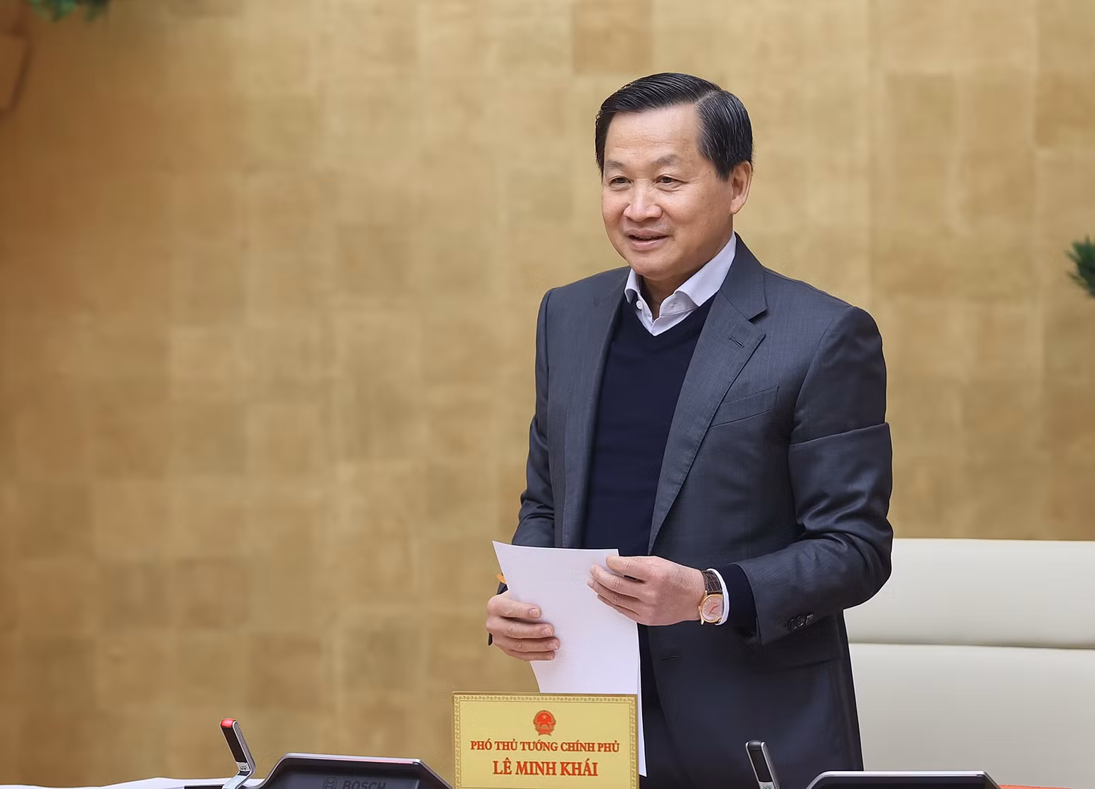 Phó Thủ tướng Chính phủ Lê Minh Khái phát biểu tại Phiên họp. Phó Thủ tướng Chính phủ Lê Minh Khái phát biểu tại Phiên họp.
