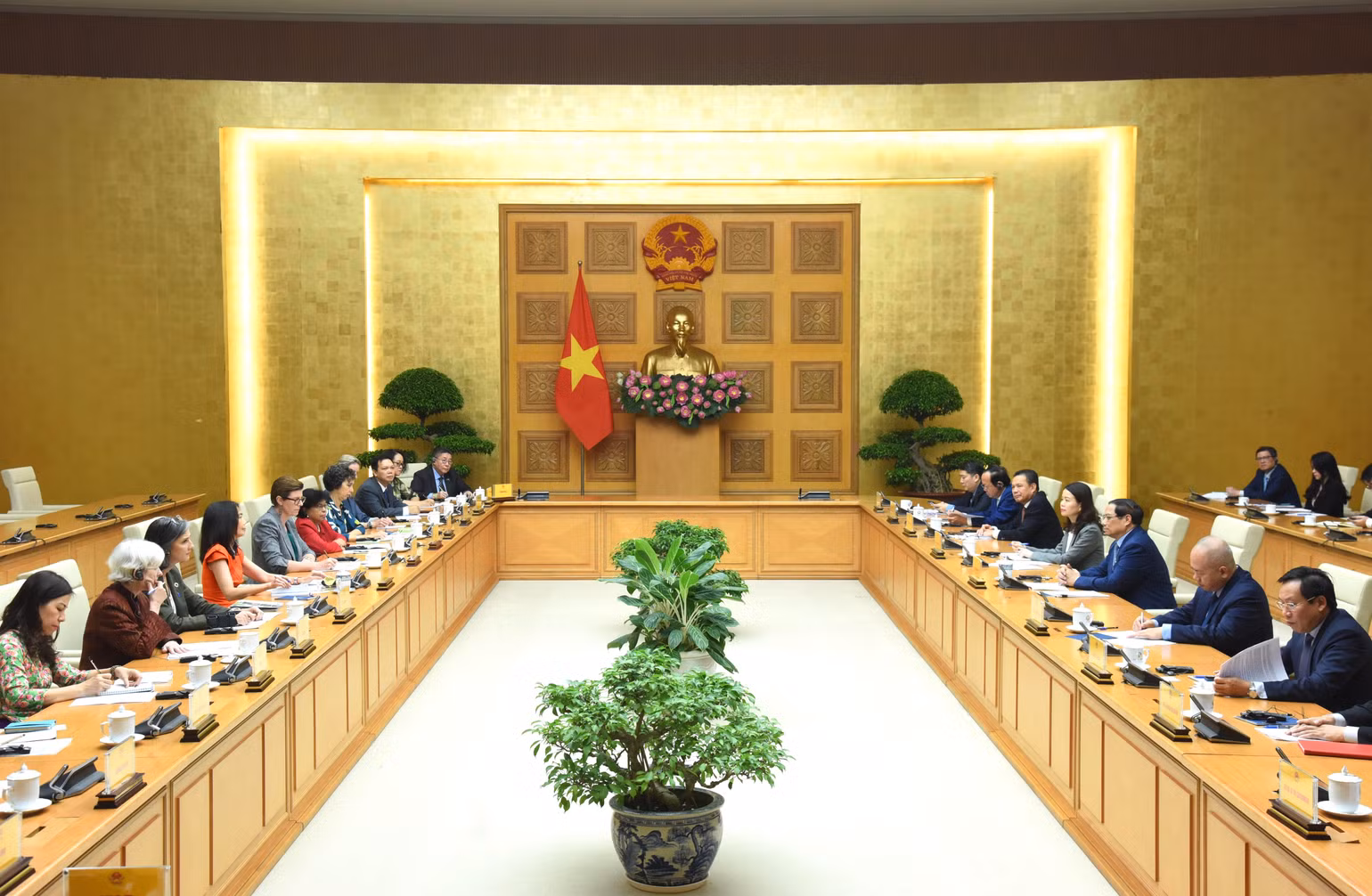 Quang cảnh buổi Thủ tướng Phạm Minh Chính tiếp Điều phối viên thường trú Liên Hợp Quốc và Trưởng đại diện các tổ chức của Liên Hợp Quốc tại Việt Nam.