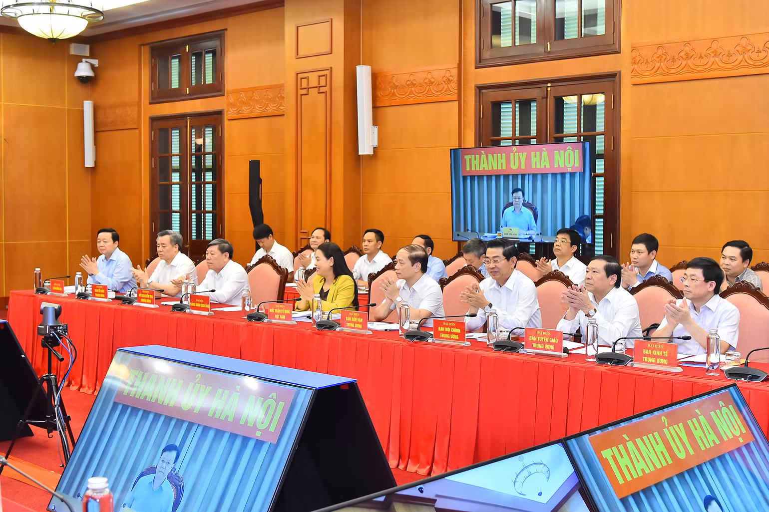 Phó Thủ tướng Trần Hồng Hà cùng các đại biểu tham dự hội nghị.