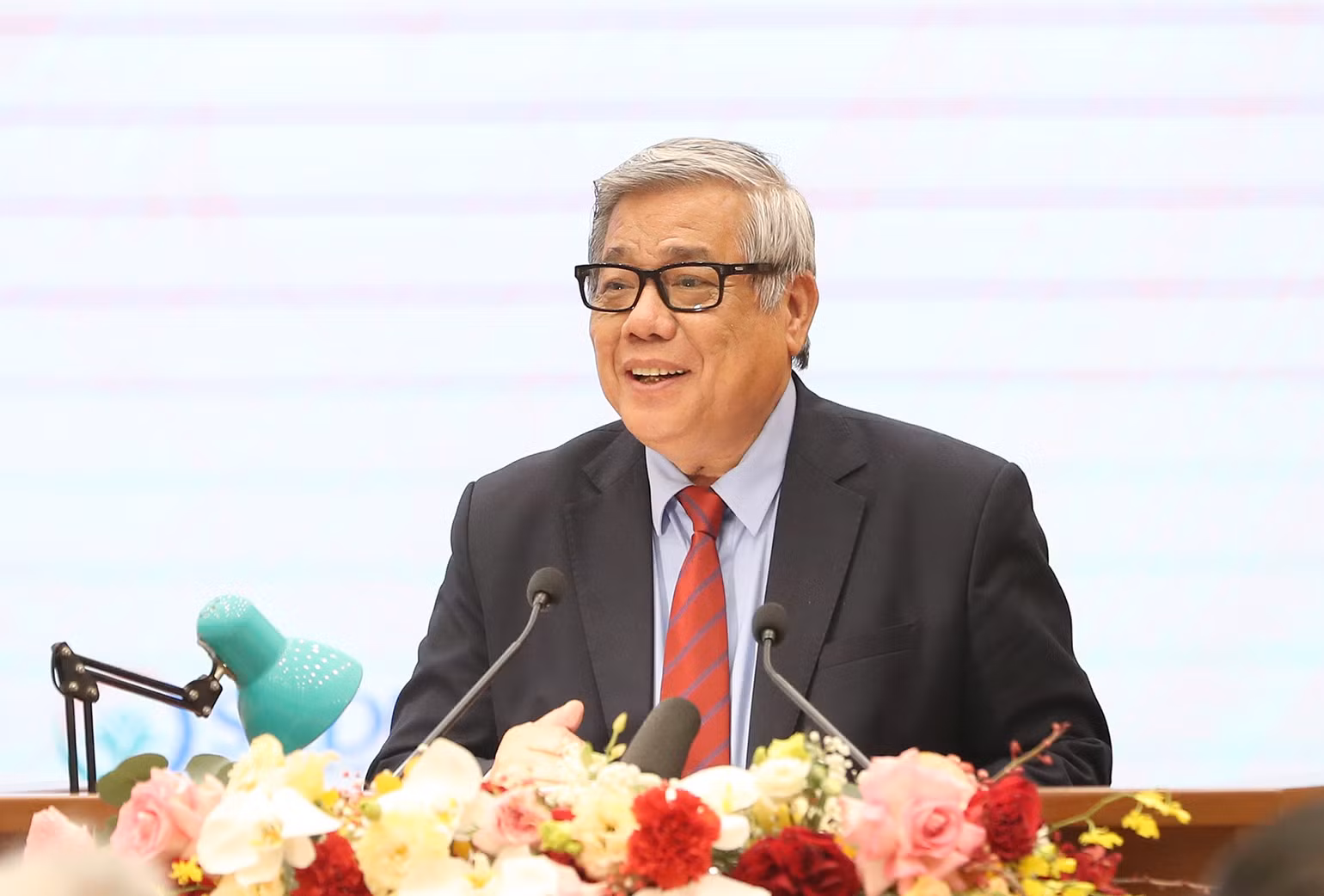 GS,TSKH, NGND Vũ Minh Giang tham luận tại buổi lễ. GS,TSKH, NGND Vũ Minh Giang tham luận tại buổi lễ.