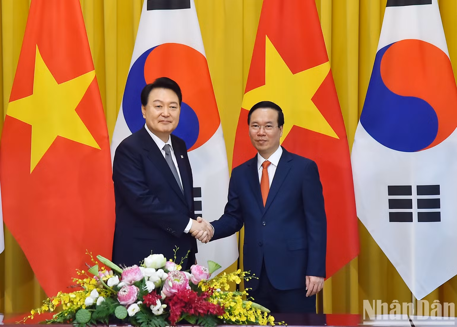 Chủ tịch nước Võ Văn Thưởng và Tổng thống Đại Hàn Dân Quốc Yoon Suk Yeol tại buổi hội đàm.