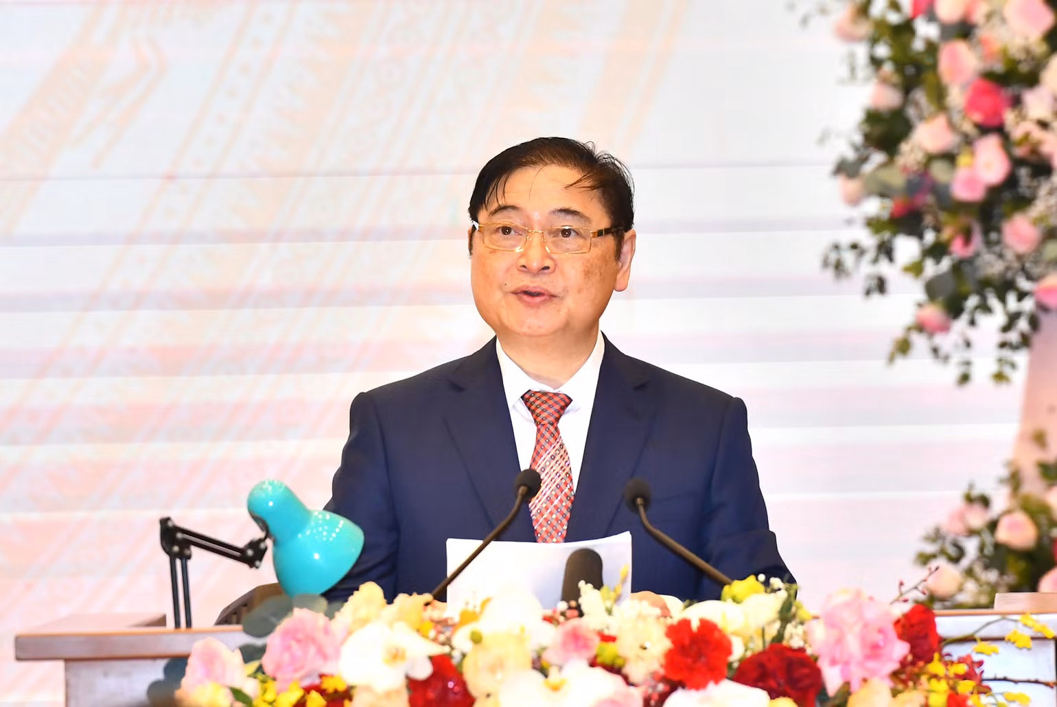 Chủ tịch Liên hiệp các Hội Khoa học và Kỹ thuật Việt Nam Phan Xuân Dũng đọc diễn văn kỷ niệm. Chủ tịch Liên hiệp các Hội Khoa học và Kỹ thuật Việt Nam Phan Xuân Dũng đọc diễn văn kỷ niệm.