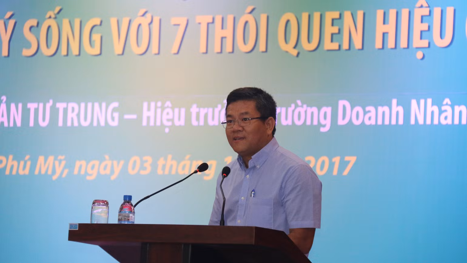 Ông Lê Trọng Đĩnh Chi chia sẻ trong một buổi đào tạo về "7 thói quen hiệu quả".