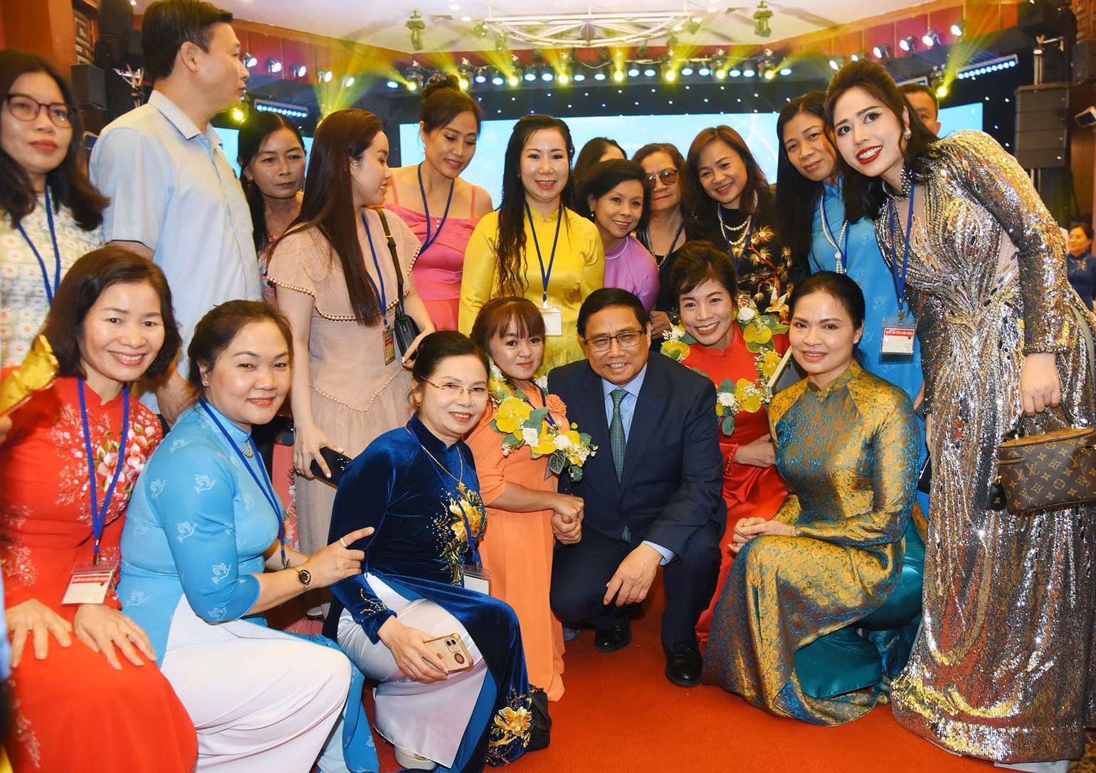 Thủ tướng Phạm Minh Chính cùng các đại biểu chụp ảnh lưu niệm tại Lễ trao giải. Thủ tướng Phạm Minh Chính cùng các đại biểu chụp ảnh lưu niệm tại Lễ trao giải.