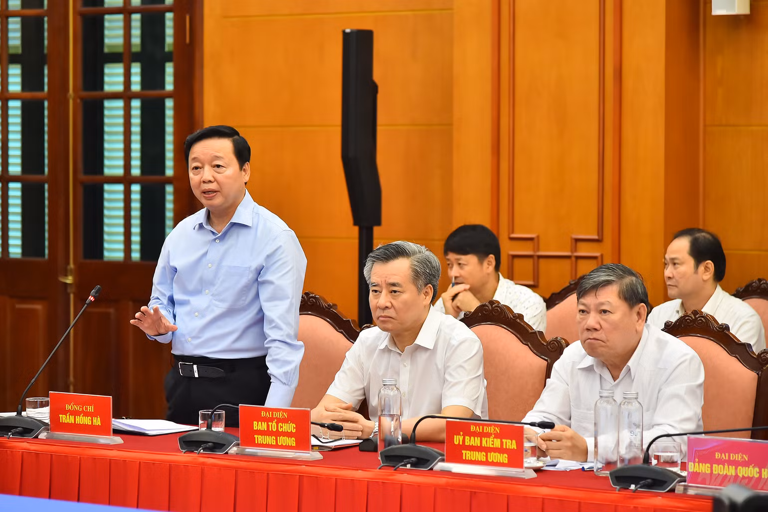 Đồng chí Trần Hồng Hà, Ủy viên Trung ương Đảng, Phó Thủ tướng Chính phủ phát biểu ý kiến tại hội nghị.