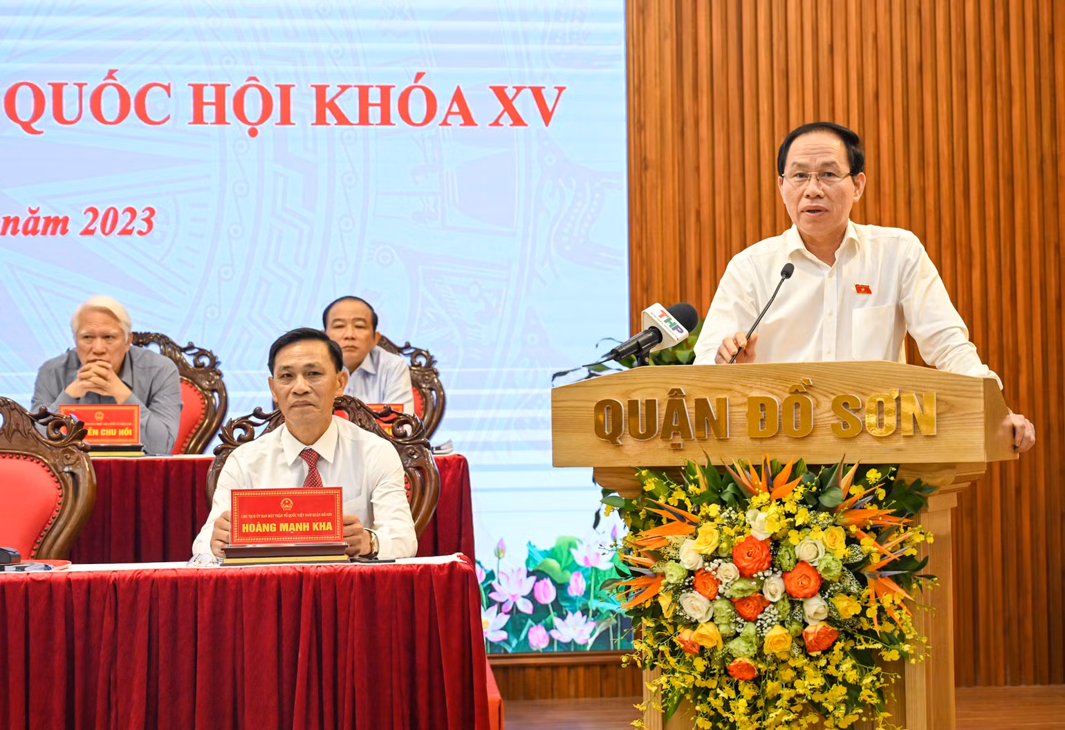 Bí thư Thành ủy, Trưởng đoàn đại biểu Quốc hội thành phố Hải Phòng Lê Tiến Châu phát biểu ý kiến tại hội nghị.