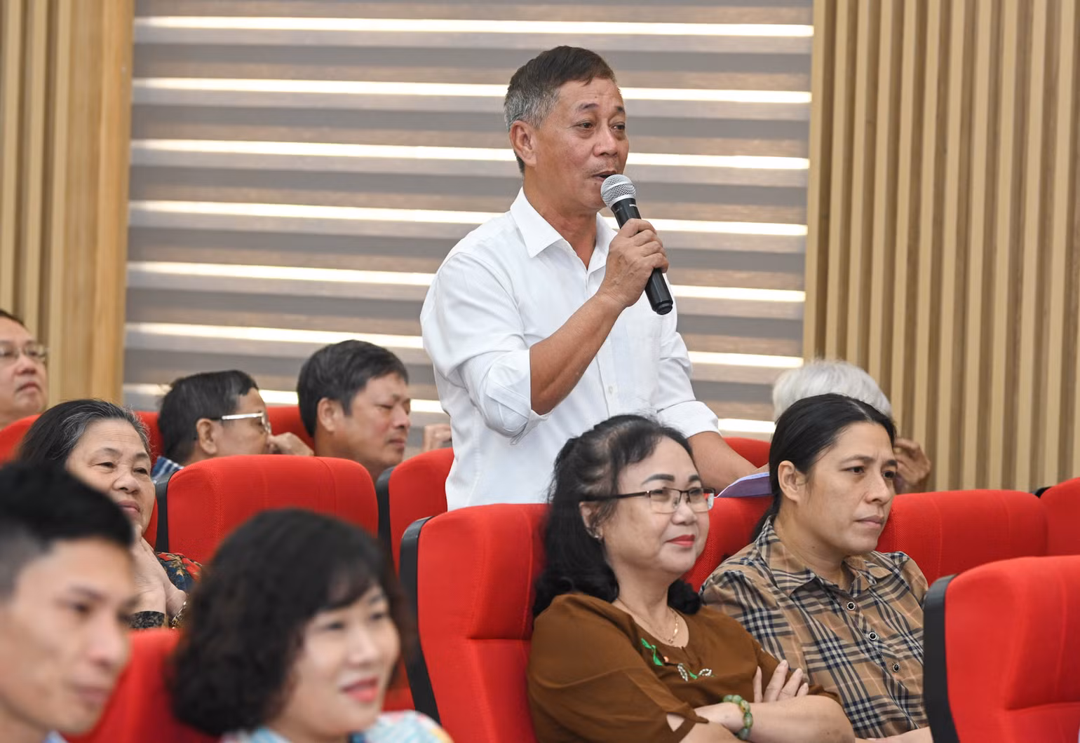 Cử tri Trần Văn Hợp (phường Hải Sơn) tham gia ý kiến về Luật Thủy sản.