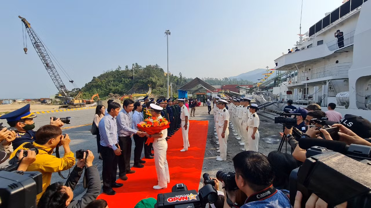 Lễ đón tàu tuần tra PLH SETTSU diễn ra trang trọng. Lễ đón tàu tuần tra PLH SETTSU diễn ra trang trọng.