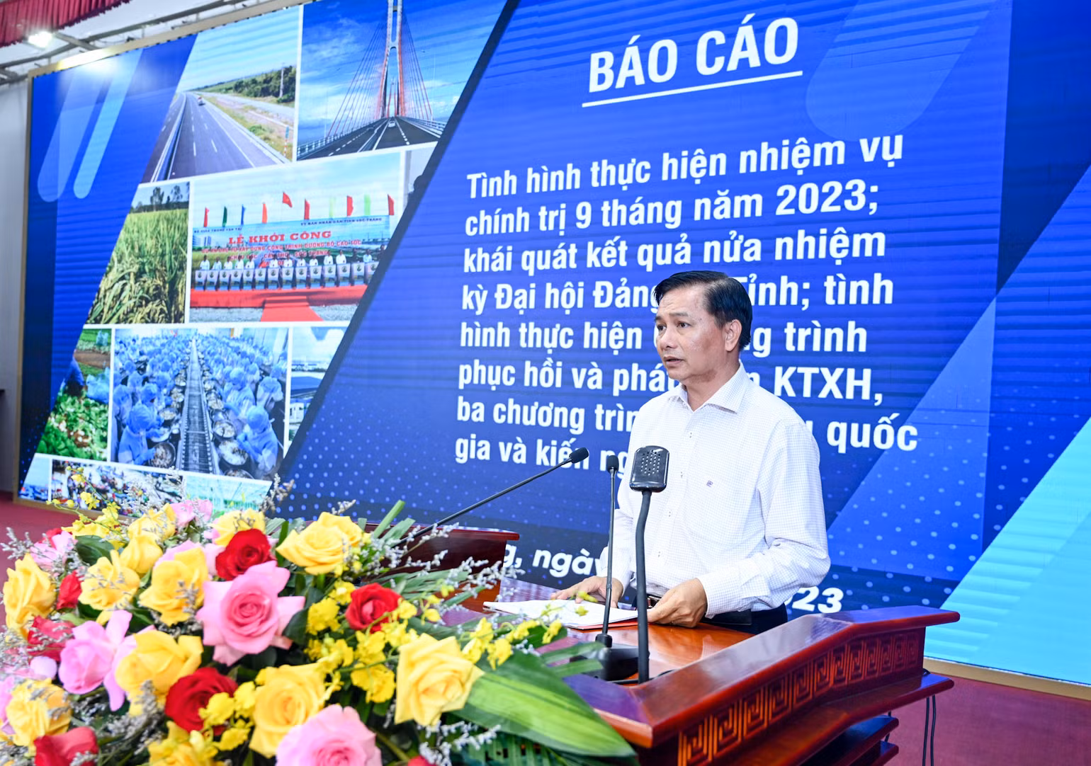 Chủ tịch UBND tỉnh Sóc Trăng Trần Văn Lâu trình bày báo cáo tại hội nghị. Chủ tịch UBND tỉnh Sóc Trăng Trần Văn Lâu trình bày báo cáo tại hội nghị.