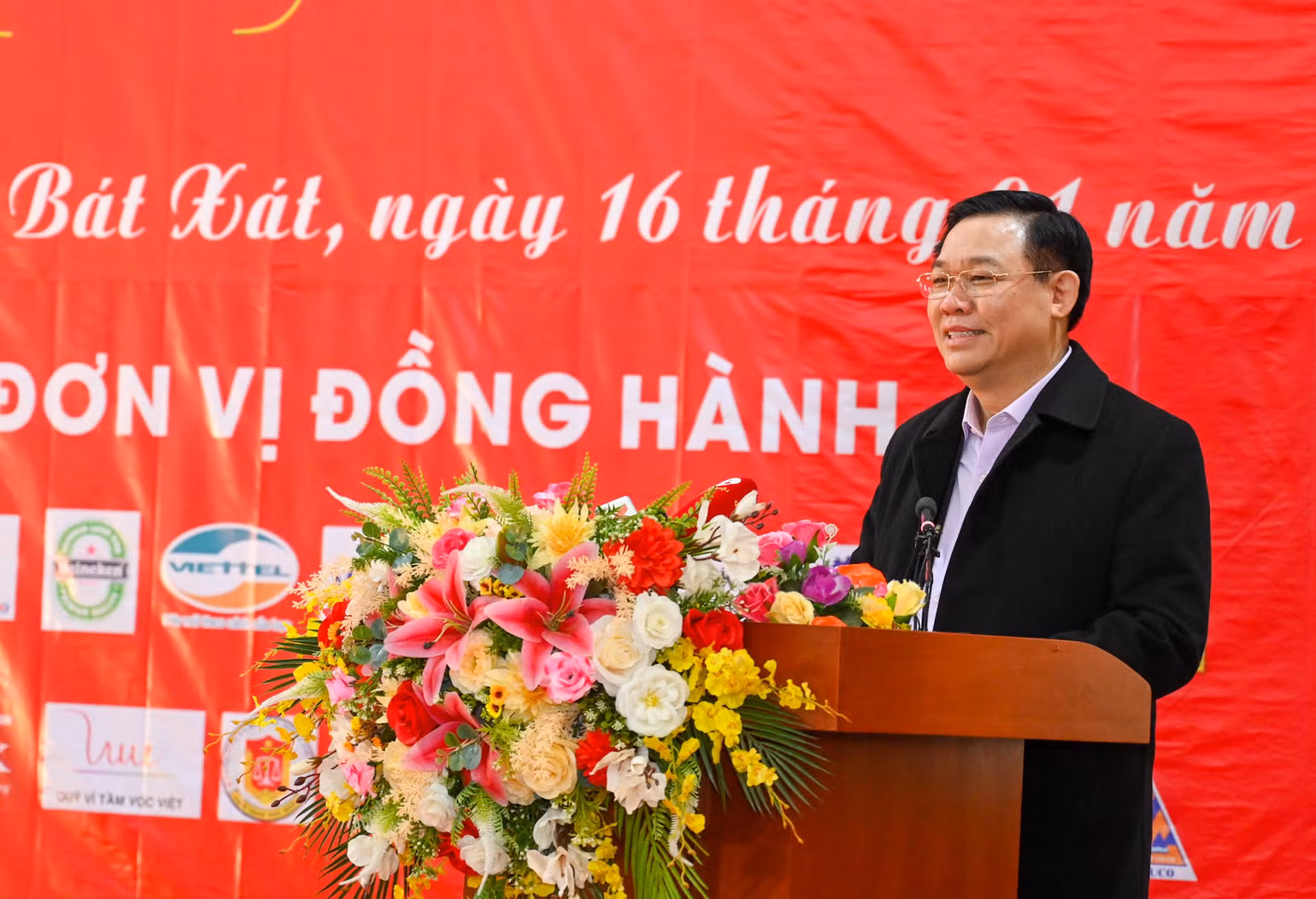 Chủ tịch Quốc hội Vương Đình Huệ phát biểu thăm hỏi, chúc Tết tại chương trình.