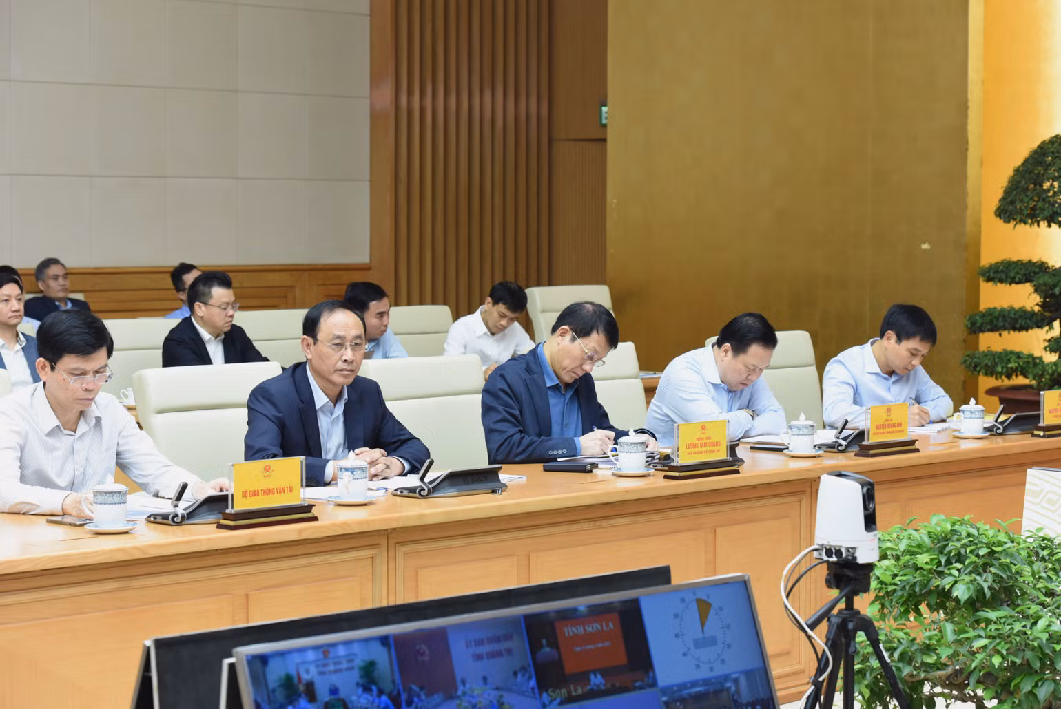 Đại diện lãnh đạo các bộ, ban ngành tham dự hội nghị.