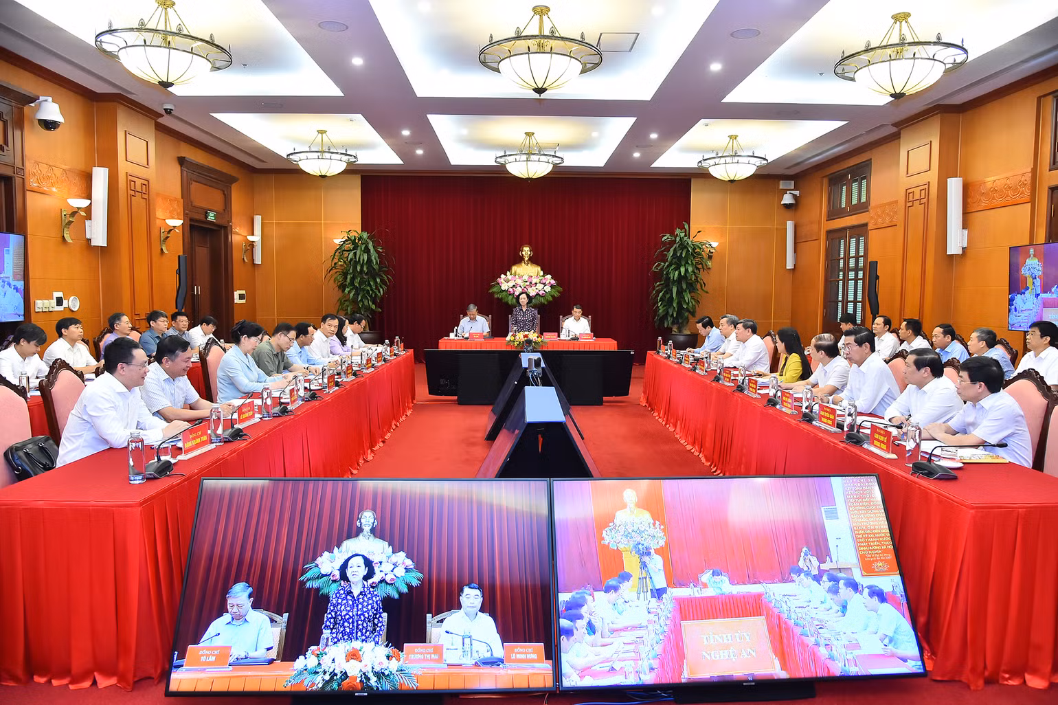 Đây là hội nghị giao ban đầu tiên giữa Thường trực Ban Bí thư với các đồng chí Bí thư Tỉnh ủy, Thành ủy trong cả nước. Hội nghị là dịp để các đồng chí Bí thư Tỉnh ủy, Thành ủy chia sẻ công việc có liên quan đến công tác lãnh đạo, chỉ đạo của địa phương với Ban Bí thư Trung ương Đảng.