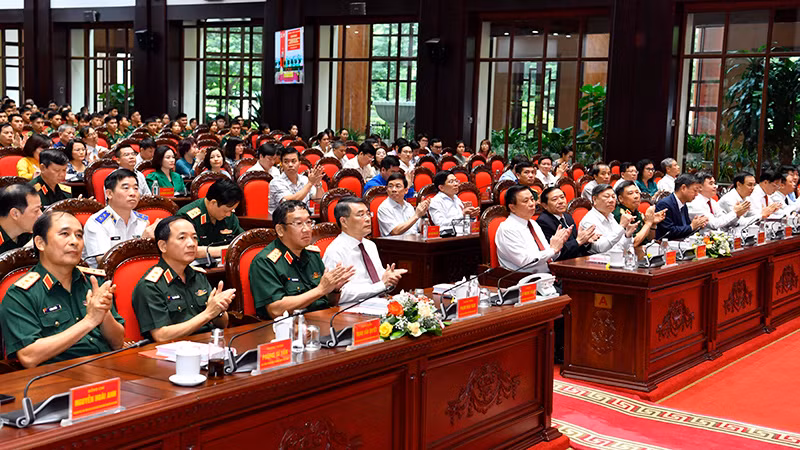Quang cảnh tại lễ ra mắt sách của Tổng Bí thư. Quang cảnh tại lễ ra mắt sách của Tổng Bí thư.