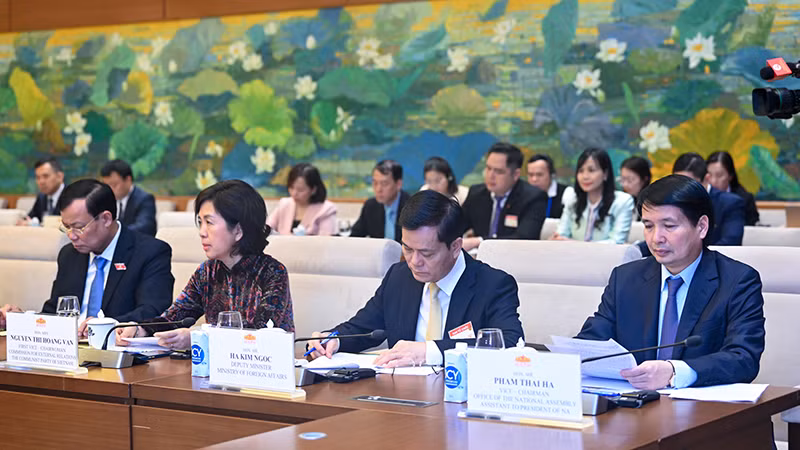 Các thành viên cấp cao Quốc hội Việt Nam dự buổi hội đàm. (Ảnh: DUY LINH)