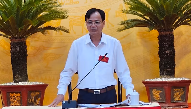 Lãnh đạo Sở Khoa học và Công nghệ Thanh Hóa giải trình tại phiên chất vấn.