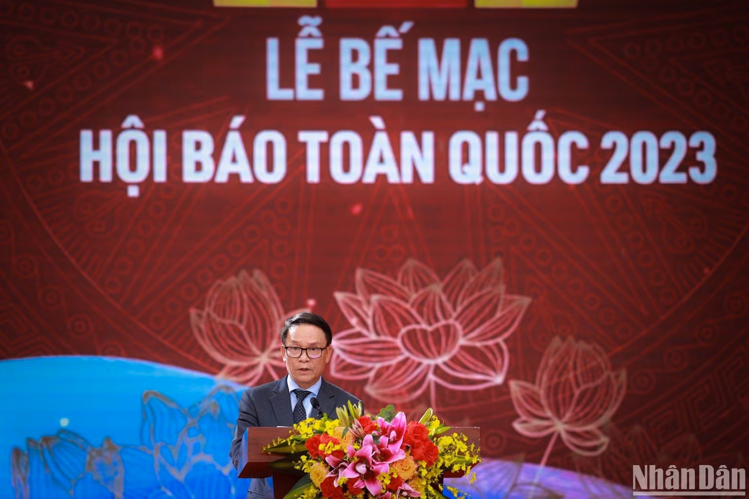Phó Chủ tịch Thường trực Hội Nhà báo Việt Nam Nguyễn Đức Lợi phát biểu tại Lễ bế mạc Hội Báo toàn quốc năm 2023. (Ảnh: THÀNH ĐẠT)